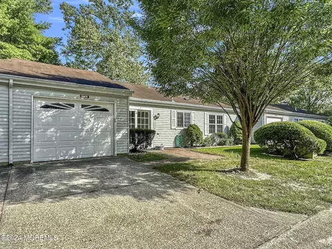 914 Liverpool Cir # B, Manchester, NJ 08759