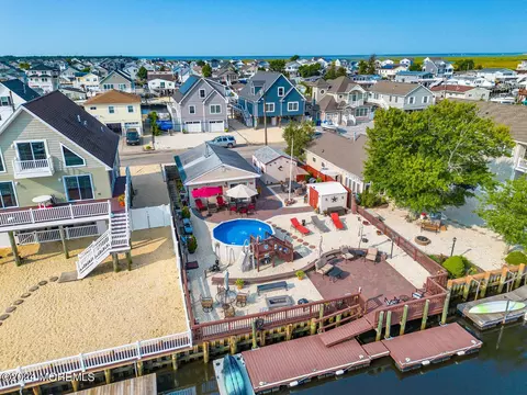 24 W Potomac Dr, Little Egg Harbor, NJ 08087
