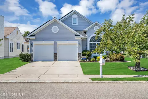 17 Sea Girt Ln, Waretown, NJ 08758