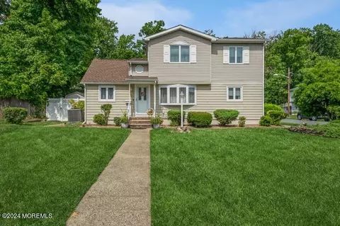 98 Star St, Iselin, NJ 08830