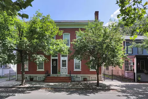 988 Lamberton St, Trenton, NJ 08611