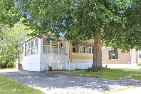 96 Beaver Ave, Whiting, NJ 08759
