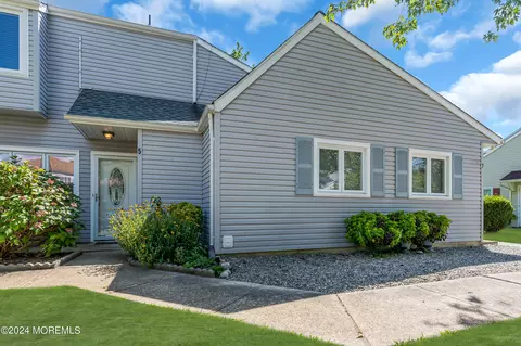 5 S Seas Ct, Barnegat, NJ 08005
