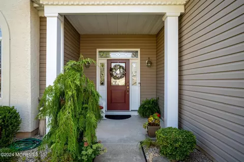 Exterior - 20 Cape May Ct, Waretown, NJ 08758 photo 2 of 6