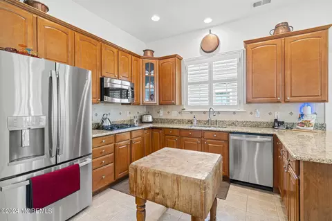 Kitchen - 20 Cape May Ct, Waretown, NJ 08758 photo 2 of 3