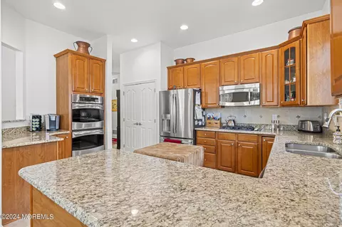 Kitchen - 20 Cape May Ct, Waretown, NJ 08758 photo 3 of 3