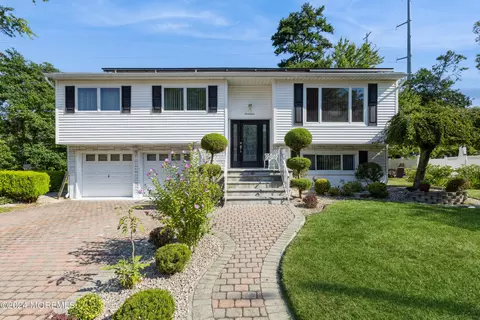 17 N Chaphagen Dr, Neptune City, NJ 07753