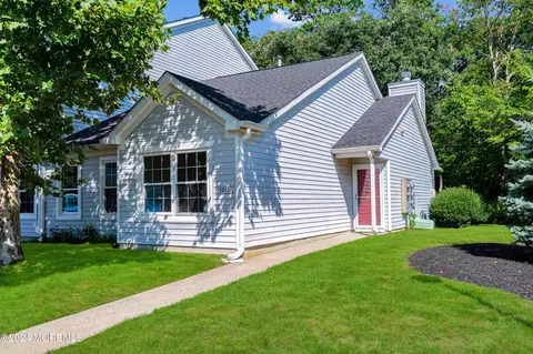 1211 Waters Edge Dr, Toms River, NJ 08753