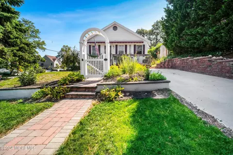 118 Oak Ave, Island Heights, NJ 08732