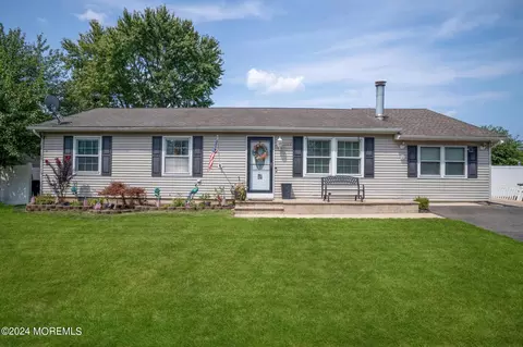1344 Cable Ave, Beachwood, NJ 08722