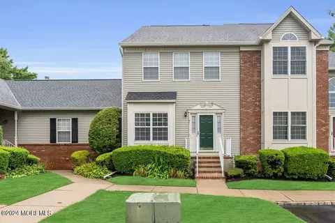 87 Richmond Ct S #93, Holmdel, NJ 07733