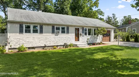 856 Roundtree Dr, Toms River, NJ 08753