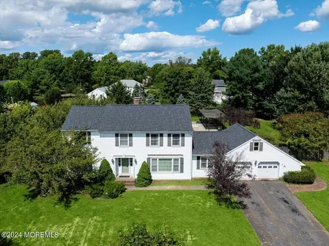 14 Penn Ln, Middletown, NJ 07748