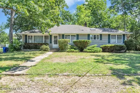 917 Knollwood Ct, Toms River, NJ 08753