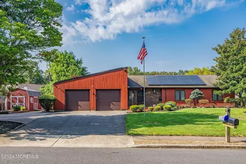 4 Heather Dr, Howell, NJ 07731
