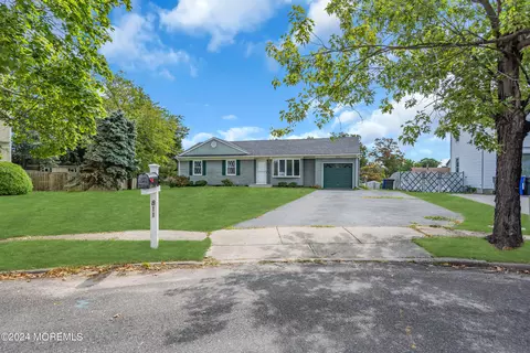 811 Apple Ct, Toms River, NJ 08753