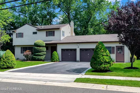 3 Warren Dr, Aberdeen, NJ 07747