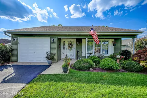 6 Normanton Ave, Manchester, NJ 08759