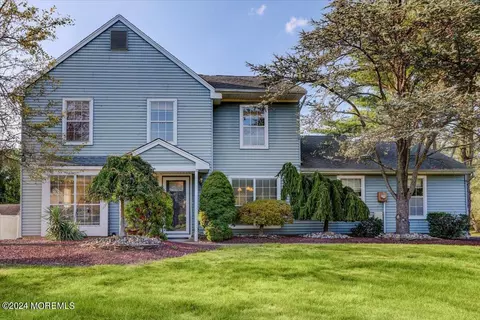 26 Greenfield Rd, Manalapan, NJ 07726