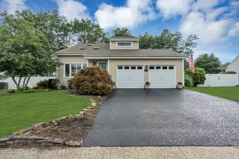 1458 Iroquois Ct, Toms River, NJ 08755
