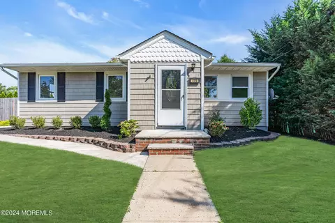 499 Pennsylvania Ave, Brick, NJ 08724