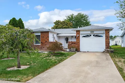178 Courtshire Dr, Brick, NJ 08723