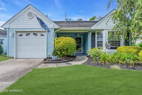 425 Lexington Dr, Little Egg Harbor, NJ 08087