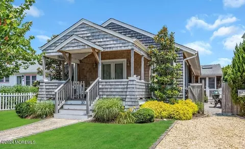 30 Rogers Ave, Manasquan, NJ 08736