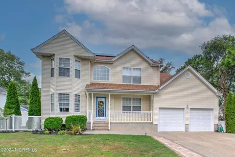 528 Outrigger Ln, Manahawkin, NJ 08050