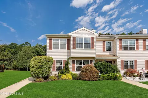127 Sandpiper Ln, Bayville, NJ 08721