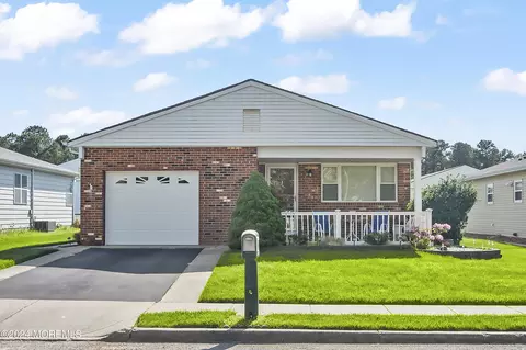 22 Merrilee Ln, Toms River, NJ 08757