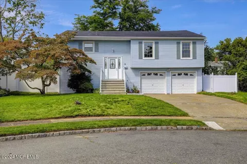9 Jay Ct, Hazlet, NJ 07730