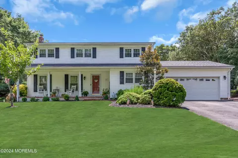 27 Winchester Dr, Toms River, NJ 08753