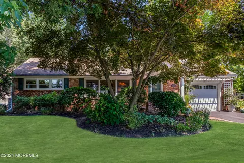 203 Hamiltonian Dr, Red Bank, NJ 07701