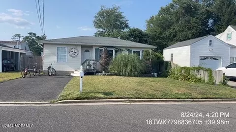 3135 Cohocton Ave, Point Pleasant, NJ 08742