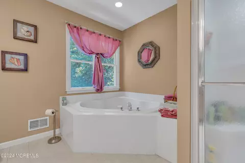 Bath - 24 Ryjac Dr, Brick, NJ 08724 photo 1 of 3