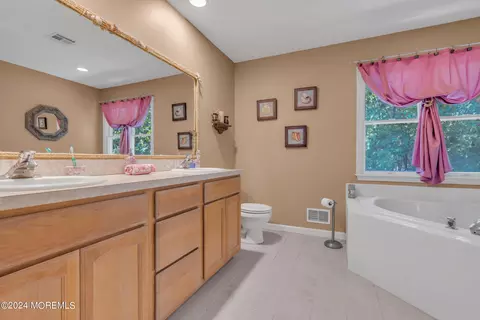 Bath - 24 Ryjac Dr, Brick, NJ 08724 photo 2 of 3