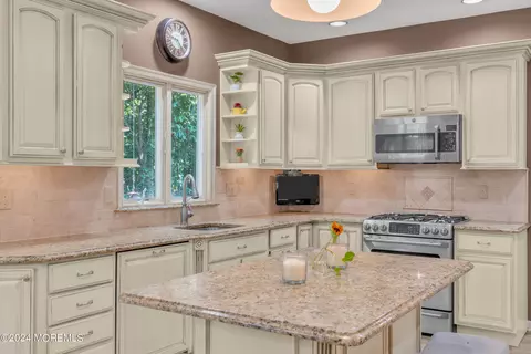 Kitchen - 24 Ryjac Dr, Brick, NJ 08724 photo 5 of 5