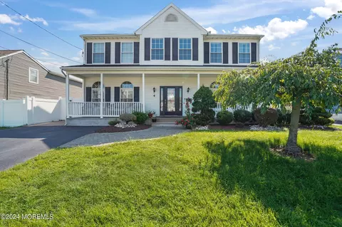4 Anderson St, Union Beach, NJ 07735