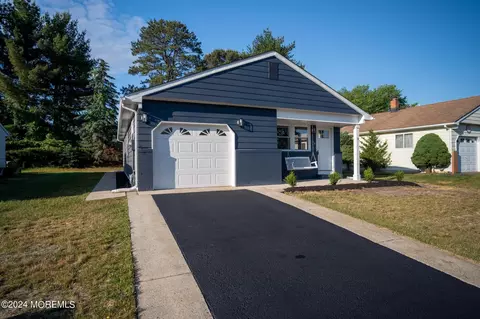 9 Vail St, Toms River, NJ 08757