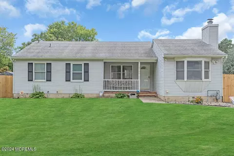 824 8th Ave, Toms River, NJ 08757