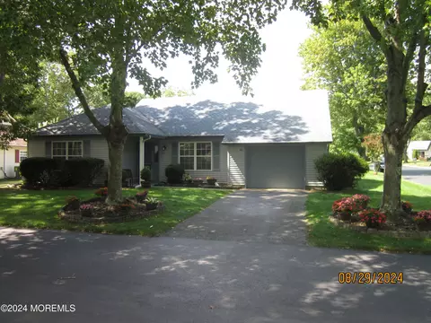 49 Morning Glory Ln, Whiting, NJ 08759