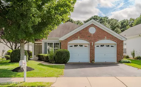 47 Golden Seasons Dr, Lakewood, NJ 08701