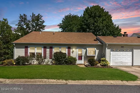 834 Liverpool Cir # B, Manchester, NJ 08759