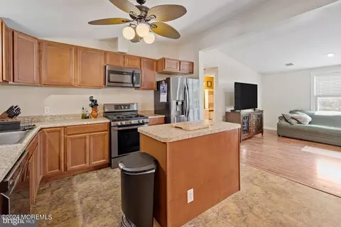 Kitchen - 7 S Navajo Dr, Waretown, NJ 08758 photo 2 of 2