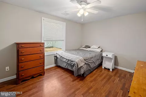 Bedroom - 7 S Navajo Dr, Waretown, NJ 08758 photo 2 of 2