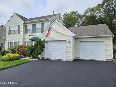 91 Cascades Ave, Howell, NJ 07728