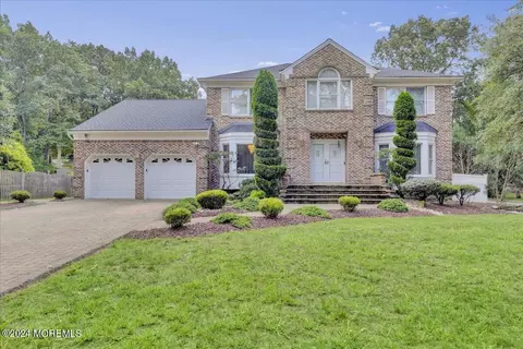 21 Kimberly Ct, Manalapan, NJ 07726