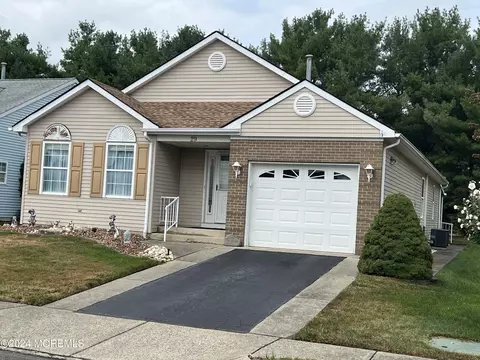 29 Abergele Dr, Toms River, NJ 08757