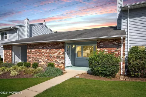 288 Crawford St, Eatontown, NJ 07724